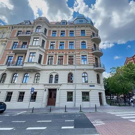 Modern With Air Conditioning Close To The Centre By Renters Prestige Apartment Posen