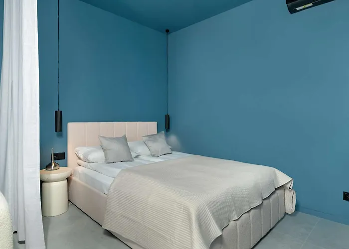 Modern With Air Conditioning Close To The Centre By Renters Prestige Apartment *