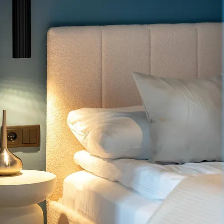 Modern With Air Conditioning Close To The Centre By Renters Prestige Poznan