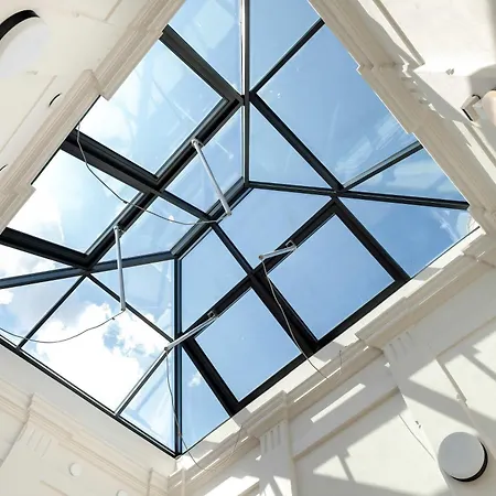 Apartment Modern With Air Conditioning Close To The Centre By Renters Prestige