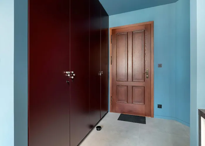 Modern With Air Conditioning Close To The Centre By Renters Prestige